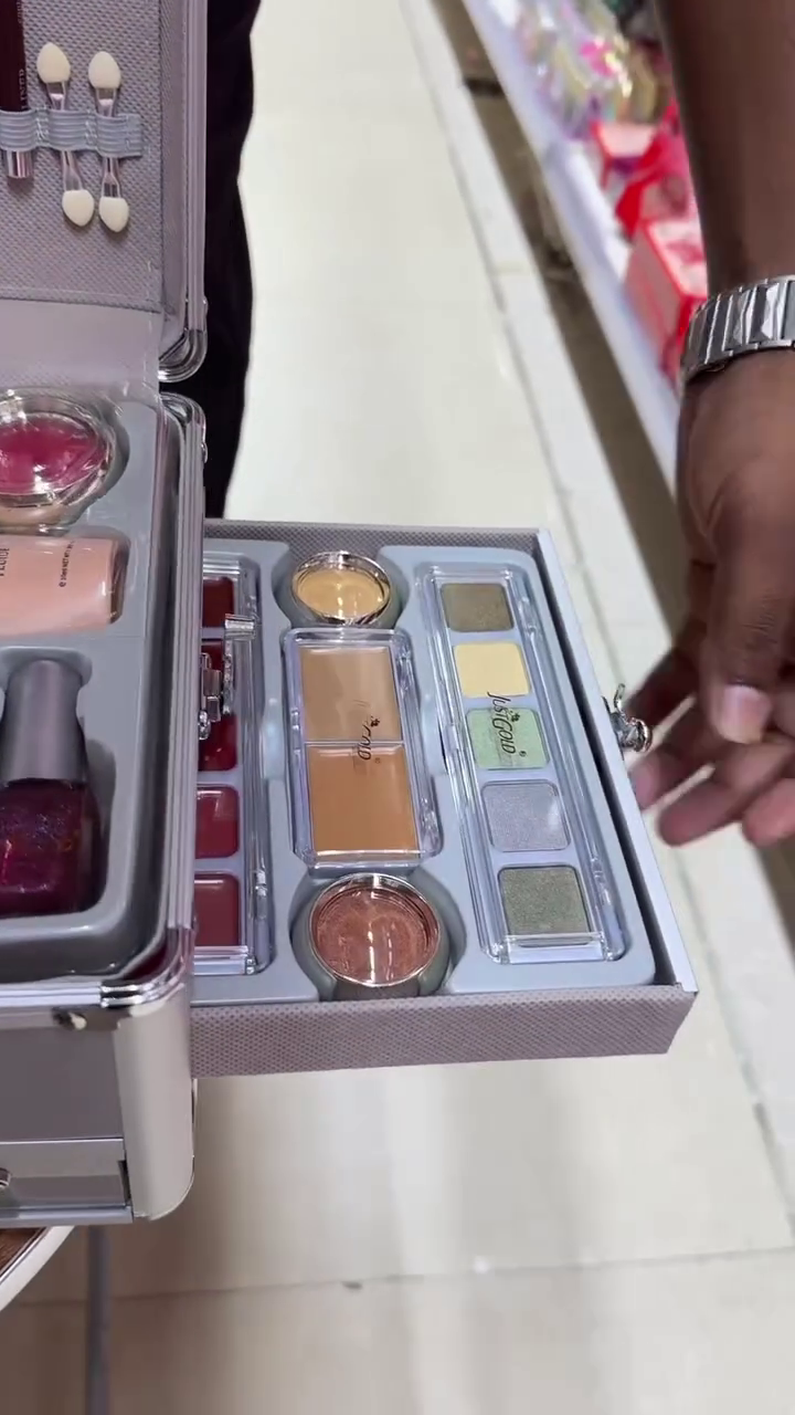 Professional Beauty Makeup Box | Eyes, Lips &amp;amp; Face Complete Kit