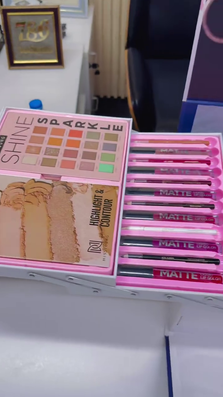 BellaGlow Makeup Kit