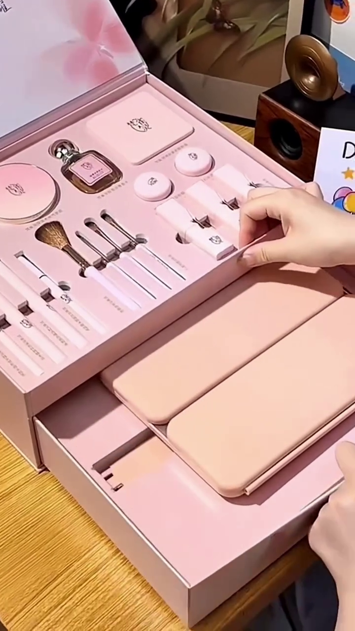 GlamNest Beauty Collection
