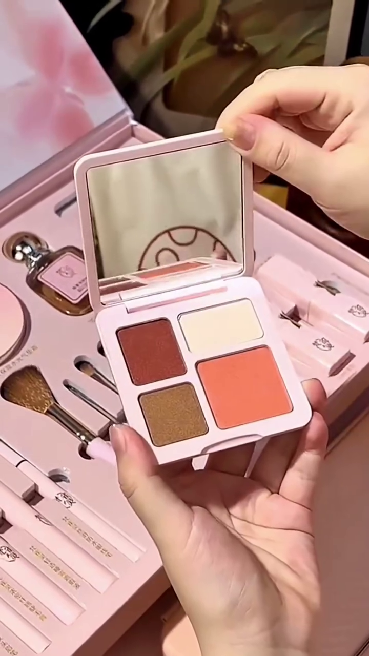 GlamNest Beauty Collection