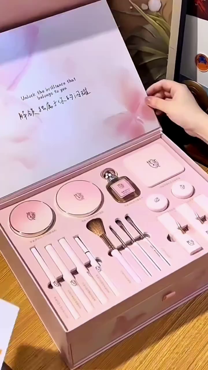 GlamNest Beauty Collection