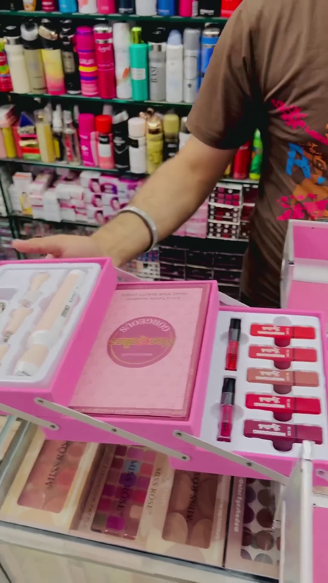 Trendy Moving Makeup Kit with Mirror and Beauty